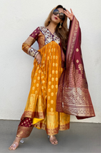 Load image into Gallery viewer, SUROOR